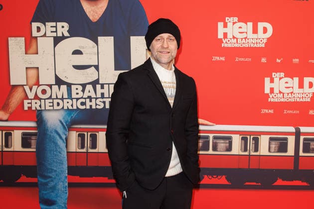 Premiere - Der Held vom Bahnhof Friedrichstrasse - Jürgen Vogel bei der Kinopremiere von Der Held vom Bahnhof Friedrichstrasse im Delphi-Filmpalast am 02.12.2025 in Berlin. Copyright: xEventpressxKochanx