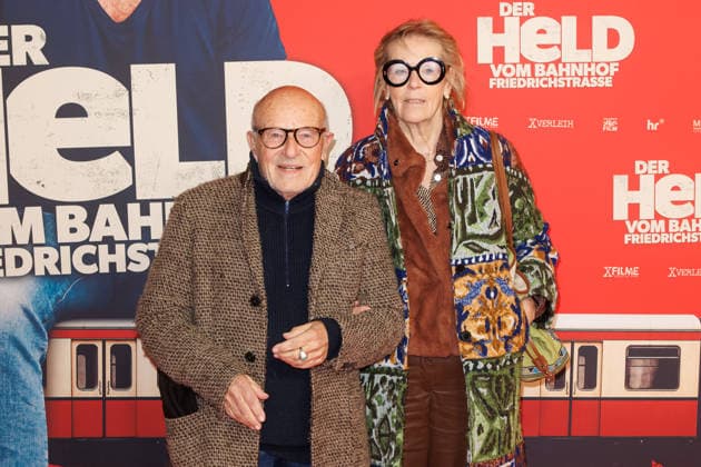 Premiere - Der Held vom Bahnhof Friedrichstrasse - Volker Schlöndorff und Cornelia von Maltzahn bei der Kinopremiere von Der Held vom Bahnhof Friedrichstrasse im Delphi-Filmpalast am 02.12.2025 in Berlin. Copyright: xEventpressxKochanx
