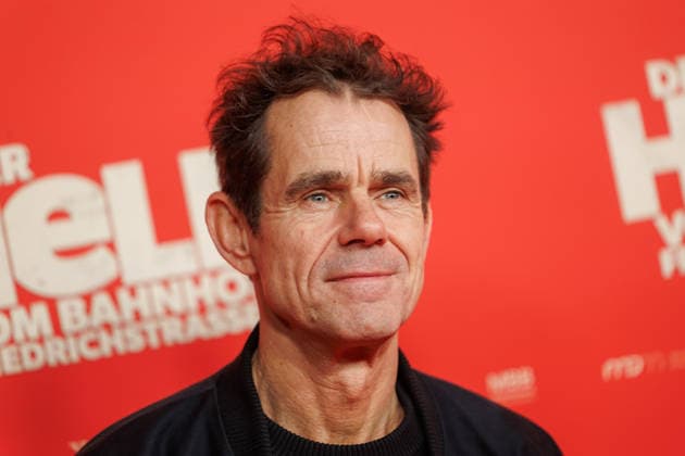 Premiere - Der Held vom Bahnhof Friedrichstrasse - Tom Tykwer bei der Kinopremiere von Der Held vom Bahnhof Friedrichstrasse im Delphi-Filmpalast am 02.12.2025 in Berlin. Copyright: xEventpressxKochanx