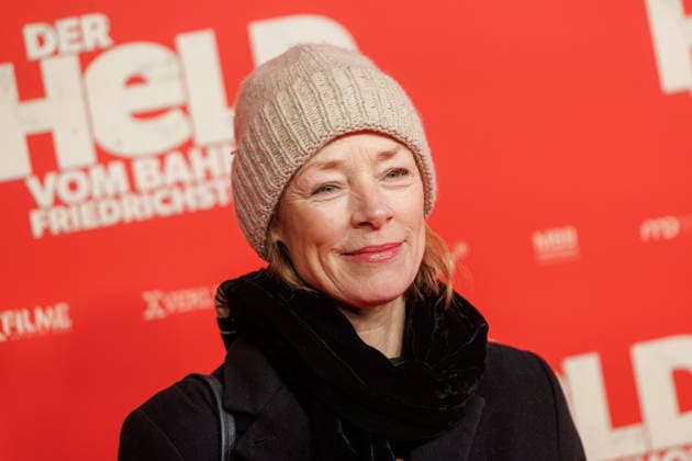 Premiere - Der Held vom Bahnhof Friedrichstrasse - Jenny Schily bei der Kinopremiere von Der Held vom Bahnhof Friedrichstrasse im Delphi-Filmpalast am 02.12.2025 in Berlin. Copyright: xEventpressxKochanx