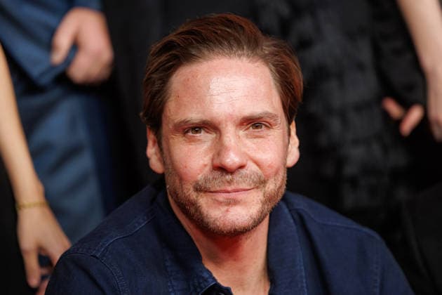 Premiere - Der Held vom Bahnhof Friedrichstrasse - Daniel Brühl bei der Kinopremiere von Der Held vom Bahnhof Friedrichstrasse im Delphi-Filmpalast am 02.12.2025 in Berlin. Copyright: xEventpressxKochanx