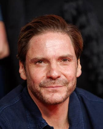 Premiere - Der Held vom Bahnhof Friedrichstrasse - Daniel Brühl bei der Kinopremiere von Der Held vom Bahnhof Friedrichstrasse im Delphi-Filmpalast am 02.12.2025 in Berlin. Copyright: xEventpressxKochanx