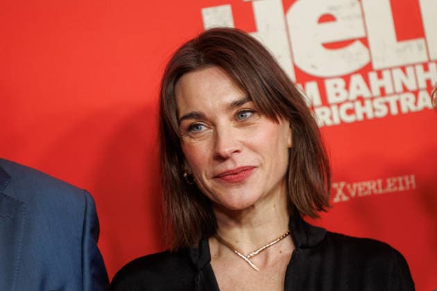 Premiere - Der Held vom Bahnhof Friedrichstrasse - Christiane Paul bei der Kinopremiere von Der Held vom Bahnhof Friedrichstrasse im Delphi-Filmpalast am 02.12.2025 in Berlin. Copyright: xEventpressxKochanx
