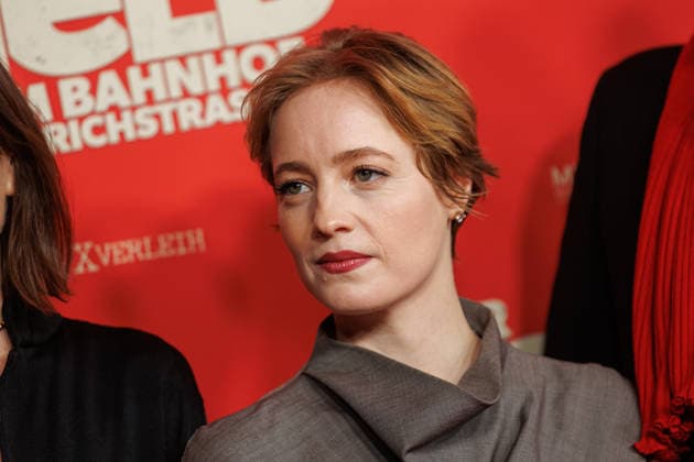 Premiere - Der Held vom Bahnhof Friedrichstrasse - Leonie Benesch bei der Kinopremiere von Der Held vom Bahnhof Friedrichstrasse im Delphi-Filmpalast am 02.12.2025 in Berlin. Copyright: xEventpressxKochanx