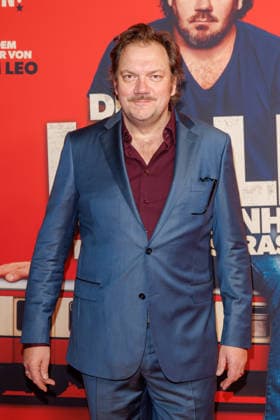Premiere - Der Held vom Bahnhof Friedrichstrasse - Charly Hübner bei der Kinopremiere von Der Held vom Bahnhof Friedrichstrasse im Delphi-Filmpalast am 02.12.2025 in Berlin. Copyright: xEventpressxKochanx