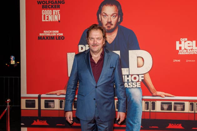 Premiere - Der Held vom Bahnhof Friedrichstrasse - Charly Hübner bei der Kinopremiere von Der Held vom Bahnhof Friedrichstrasse im Delphi-Filmpalast am 02.12.2025 in Berlin. Copyright: xEventpressxKochanx