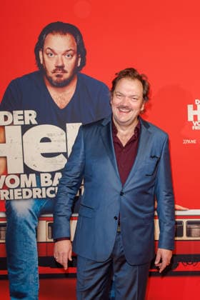 Premiere - Der Held vom Bahnhof Friedrichstrasse - Charly Hübner bei der Kinopremiere von Der Held vom Bahnhof Friedrichstrasse im Delphi-Filmpalast am 02.12.2025 in Berlin. Copyright: xEventpressxKochanx