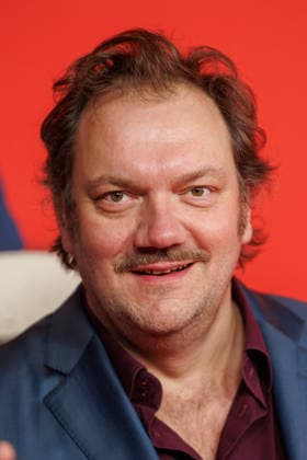 Premiere - Der Held vom Bahnhof Friedrichstrasse - Charly Hübner bei der Kinopremiere von Der Held vom Bahnhof Friedrichstrasse im Delphi-Filmpalast am 02.12.2025 in Berlin. Copyright: xEventpressxKochanx