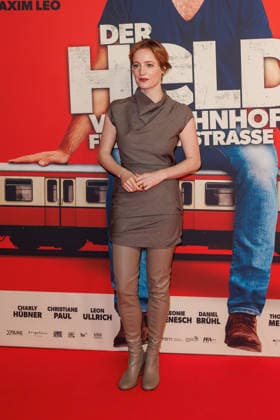 Premiere - Der Held vom Bahnhof Friedrichstrasse - Leonie Benesch bei der Kinopremiere von Der Held vom Bahnhof Friedrichstrasse im Delphi-Filmpalast am 02.12.2025 in Berlin. Copyright: xEventpressxKochanx