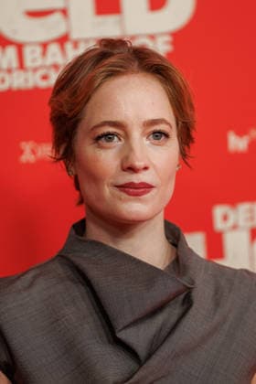 Premiere - Der Held vom Bahnhof Friedrichstrasse - Leonie Benesch bei der Kinopremiere von Der Held vom Bahnhof Friedrichstrasse im Delphi-Filmpalast am 02.12.2025 in Berlin. Copyright: xEventpressxKochanx
