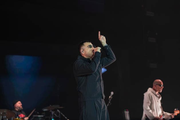 Music Concert - Coez - Live 2025 Silvano Albanese, aka Coez, performs on stage during his second concert at the Unipol Forum. during Coez - Live 2025, Music Concert in Milano, Italy, December 02 2025 Milano Unipol Forum Italy Copyright: xLucaxMichelix xLiveMediax LPM_2174531