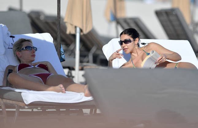 Chantel Jeffries and friend spotted sunbathing in Miami Beach during Art Basel Featuring: Chantel Jeffries Where: Miami, Florida, United States When: 02 Dec 2025 Credit: Robert O Neil INSTARimages EDITORIAL USE ONLY. NOT FOR USE BY NEWSPAPERS BASED IN THE UK. Copyright: xx instar55309625