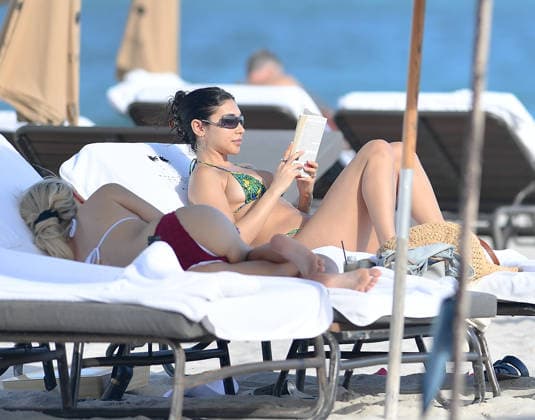 Chantel Jeffries and friend spotted sunbathing in Miami Beach during Art Basel Featuring: Chantel Jeffries Where: Miami, Florida, United States When: 02 Dec 2025 Credit: Robert O Neil INSTARimages EDITORIAL USE ONLY. NOT FOR USE BY NEWSPAPERS BASED IN THE UK. Copyright: xx instar55309632