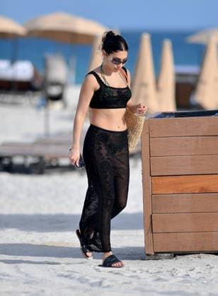 Chantel Jeffries and friend spotted sunbathing in Miami Beach during Art Basel Featuring: Chantel Jeffries Where: Miami, Florida, United States When: 02 Dec 2025 Credit: Robert O Neil INSTARimages EDITORIAL USE ONLY. NOT FOR USE BY NEWSPAPERS BASED IN THE UK. Copyright: xx instar55309641
