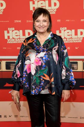 ABBberlin: Heike Hanold-Lynch zu Gast auf dem rioten Teppich bei der Kino Weltpremiere des Films DER HELD VOM BAHNHOF FRIEDRICHSTRASSE im Delphi Filmpalast Berlin am 02.12.2025 Berlin Deutschland