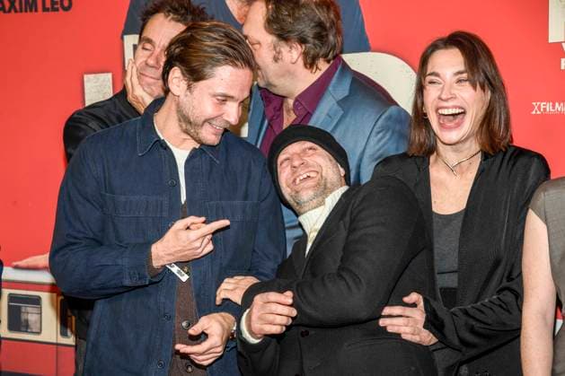 ABBberlin: Tom Tykwer, Daniel Bruehl, Charly Huebner, Juergen Vogel und Christiane Paul zu Gast auf dem roten Teppich bei der Kino Weltpremiere des Films DER HELD VOM BAHNHOF FRIEDRICHSTRASSE im Delphi Filmpalast Berlin am 02.12.2025 Berlin Deutschland