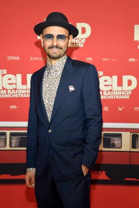 ABBberlin: Leon Ullrich zu Gast auf dem roten Teppich bei der Kino Weltpremiere des Films DER HELD VOM BAHNHOF FRIEDRICHSTRASSE im Delphi Filmpalast Berlin am 02.12.2025 Berlin Deutschland