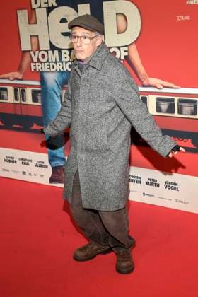 ABBberlin: Dani Levy zu Gast auf dem roten Teppich bei der Kino Weltpremiere des Films DER HELD VOM BAHNHOF FRIEDRICHSTRASSE im Delphi Filmpalast Berlin am 02.12.2025 Berlin Deutschland