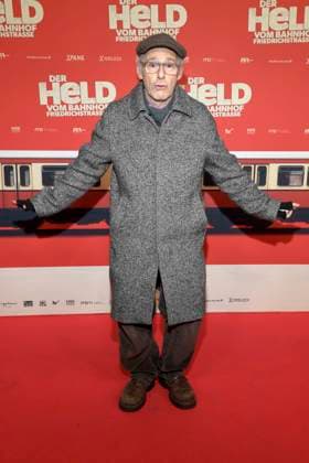 ABBberlin: Dani Levy zu Gast auf dem roten Teppich bei der Kino Weltpremiere des Films DER HELD VOM BAHNHOF FRIEDRICHSTRASSE im Delphi Filmpalast Berlin am 02.12.2025 Berlin Deutschland