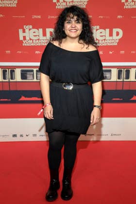 ABBberlin: Sara Fazilat zu Gast auf dem roten Teppich bei der Kino Weltpremiere des Films DER HELD VOM BAHNHOF FRIEDRICHSTRASSE im Delphi Filmpalast Berlin am 02.12.2025 Berlin Deutschland
