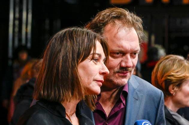 ABBberlin: Christiane Paul mit Charly Hübner Huebner Schauspieler zu Gast auf dem roten Teppich bei der Kino Weltpremiere des Films DER HELD VOM BAHNHOF FRIEDRICHSTRASSE im Delphi Filmpalast Berlin am 02.12.2025 Berlin Deutschland
