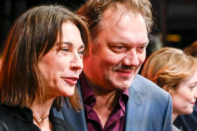 ABBberlin: Christiane Paul mit Charly Hübner Huebner Schauspieler zu Gast auf dem roten Teppich bei der Kino Weltpremiere des Films DER HELD VOM BAHNHOF FRIEDRICHSTRASSE im Delphi Filmpalast Berlin am 02.12.2025 Berlin Deutschland