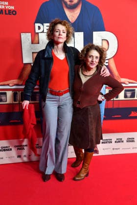 Adina Vetter und Adriana Altaras bei der Premiere von DER HELD VOM BAHNHOF FRIEDRICHSTRASSE im Delphi Filmpalast in Berlin 02.12.2025
