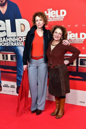 Adina Vetter und Adriana Altaras bei der Premiere von DER HELD VOM BAHNHOF FRIEDRICHSTRASSE im Delphi Filmpalast in Berlin 02.12.2025