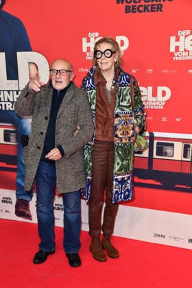 Volker Schlöndorff und Cornelia Freifrau von Maltzahn bei der Premiere von DER HELD VOM BAHNHOF FRIEDRICHSTRASSE im Delphi Filmpalast in Berlin 02.12.2025