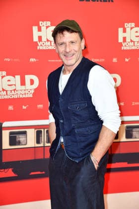 Hendrik Duryn bei der Premiere von DER HELD VOM BAHNHOF FRIEDRICHSTRASSE im Delphi Filmpalast in Berlin 02.12.2025