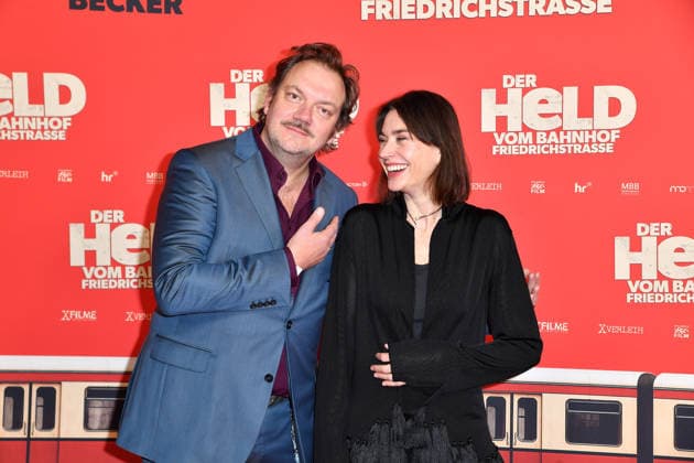 Charly Hübner und Christiane Paul bei der Premiere von DER HELD VOM BAHNHOF FRIEDRICHSTRASSE im Delphi Filmpalast in Berlin 02.12.2025