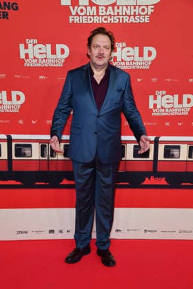 Charly Hübner bei der Premiere von DER HELD VOM BAHNHOF FRIEDRICHSTRASSE im Delphi Filmpalast in Berlin 02.12.2025