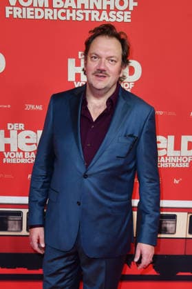 Charly Hübner bei der Premiere von DER HELD VOM BAHNHOF FRIEDRICHSTRASSE im Delphi Filmpalast in Berlin 02.12.2025