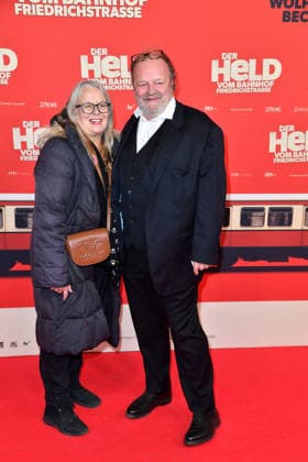 Manuela Stehr und Stefan Arndt bei der Premiere von DER HELD VOM BAHNHOF FRIEDRICHSTRASSE im Delphi Filmpalast in Berlin 02.12.2025