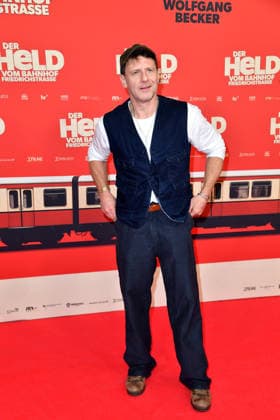 Hendrik Duryn bei der Premiere von DER HELD VOM BAHNHOF FRIEDRICHSTRASSE im Delphi Filmpalast in Berlin 02.12.2025