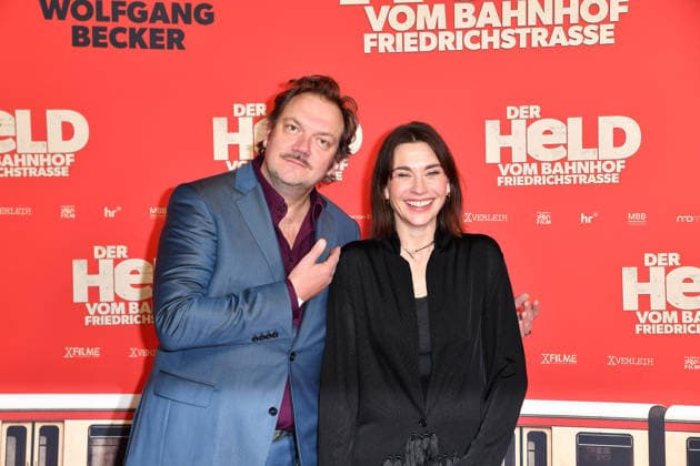 Charly Hübner und Christiane Paul bei der Premiere von DER HELD VOM BAHNHOF FRIEDRICHSTRASSE im Delphi Filmpalast in Berlin 02.12.2025