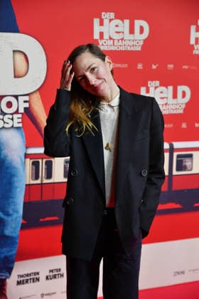 Katharina Schuettler bei der Premiere von DER HELD VOM BAHNHOF FRIEDRICHSTRASSE im Delphi Filmpalast in Berlin 02.12.2025