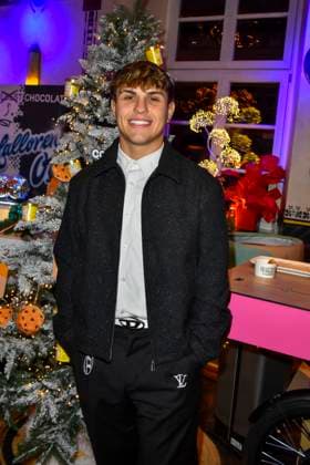 ABBkoeln: Maurice Fuchs Saenger Musiker zu Gast auf Katys X Mas Wonderland Weihnachts Party in der Wolkenburg am 02.12.2025 in Koeln NRW Deutschland