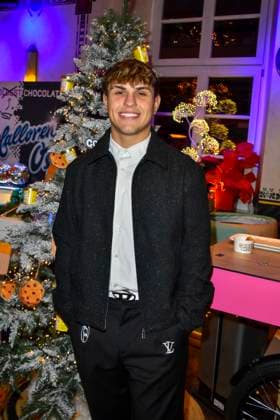 ABBkoeln: Maurice Fuchs Saenger Musiker zu Gast auf Katys X Mas Wonderland Weihnachts Party in der Wolkenburg am 02.12.2025 in Koeln NRW Deutschland