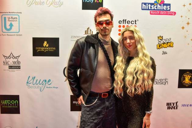 ABBkoeln: Walentina Doronina Reality-TV-Teilnehmerin und Influencerin mit Begleitung Mann zu Gast auf Katys X Mas Wonderland Weihnachts Party in der Wolkenburg am 02.12.2025 in Koeln NRW Deutschland