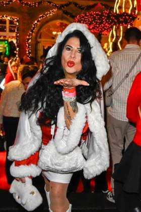 ABBkoeln: Iris Klein - Katzenberger Weihnachhtskleid zu Gast auf Katys X Mas Wonderland Weihnachts Party in der Wolkenburg am 02.12.2025 in Koeln NRW Deutschland