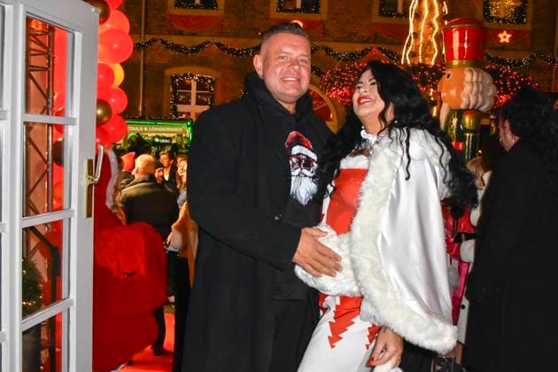 ABBkoeln:Iris Klein-Katzenberger und Stefan Braun Reality-TV-Paar Weihnachhtskleid zu Gast auf Katys X Mas Wonderland Weihnachts Party in der Wolkenburg am 02.12.2025 in Koeln NRW Deutschland