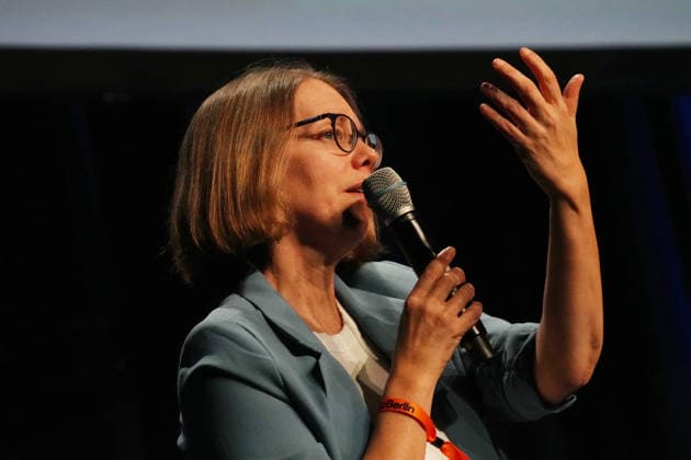 Veranstaltung in der Urania in Berlin GER, Berlin, 20251202, Buchvorstellung und Diskussion mit Anne Brorhilker, Cum Ex, Milliarden und Moral