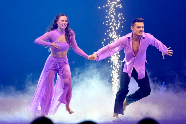 Ann-Kathrin Bendixen und Zsolt Sandor Cseke bei Let s Dance - Die Live-Tour 2025 im Hallenstadion. Zürich, 02.12.2025