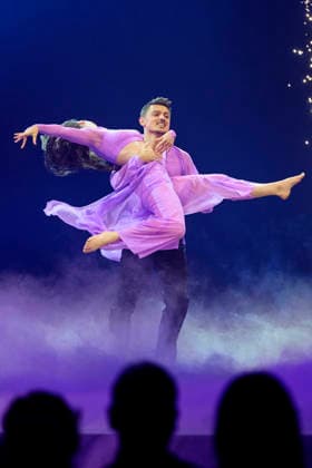 Ann-Kathrin Bendixen und Zsolt Sandor Cseke bei Let s Dance - Die Live-Tour 2025 im Hallenstadion. Zürich, 02.12.2025