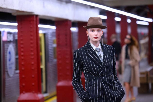 Chanel Metiers D Art Show 2026 - Runway - NYC Model is walking the runway during the Chanel Metiers D Art Show 2026 in New York on December 2, 2025. Photo by Charles Guerin ABACAPRESS.COM New York City NY United States  Copyright: xGuerinxCharles ABACAx
