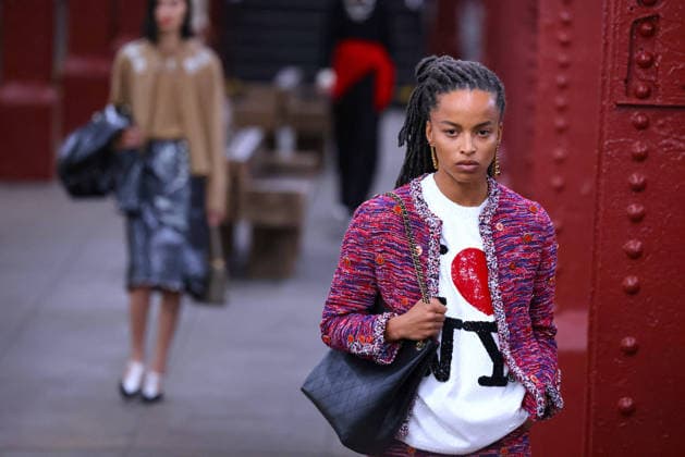 Chanel Metiers D Art Show 2026 - Runway - NYC Model is walking the runway during the Chanel Metiers D Art Show 2026 in New York on December 2, 2025. Photo by Charles Guerin ABACAPRESS.COM New York City NY United States  Copyright: xGuerinxCharles ABACAx