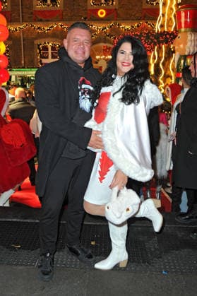 Katy s X-Mas Wonderland 2025 Stefan Braun und Iris Katzenberger ( Klein ) anläßlich der Reality-Stars Party Katy s X-Mas Wonderland 2025 am 02.12.2025 in der Wolkenburg Köln. 20251202MWI100955