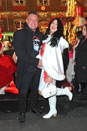 Katy s X-Mas Wonderland 2025 Stefan Braun und Iris Katzenberger ( Klein ) anläßlich der Reality-Stars Party Katy s X-Mas Wonderland 2025 am 02.12.2025 in der Wolkenburg Köln. 20251202MWI100956