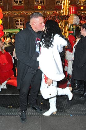 Katy s X-Mas Wonderland 2025 Stefan Braun und Iris Katzenberger ( Klein ) anläßlich der Reality-Stars Party Katy s X-Mas Wonderland 2025 am 02.12.2025 in der Wolkenburg Köln. 20251202MWI100961